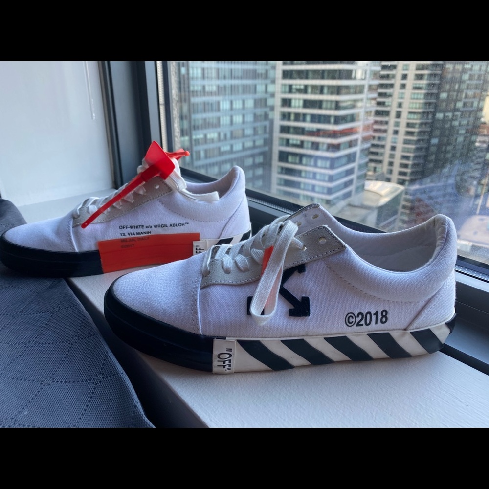 OFF WHITE Vulcanized Low Top Sneaker - Picture 3 of 4